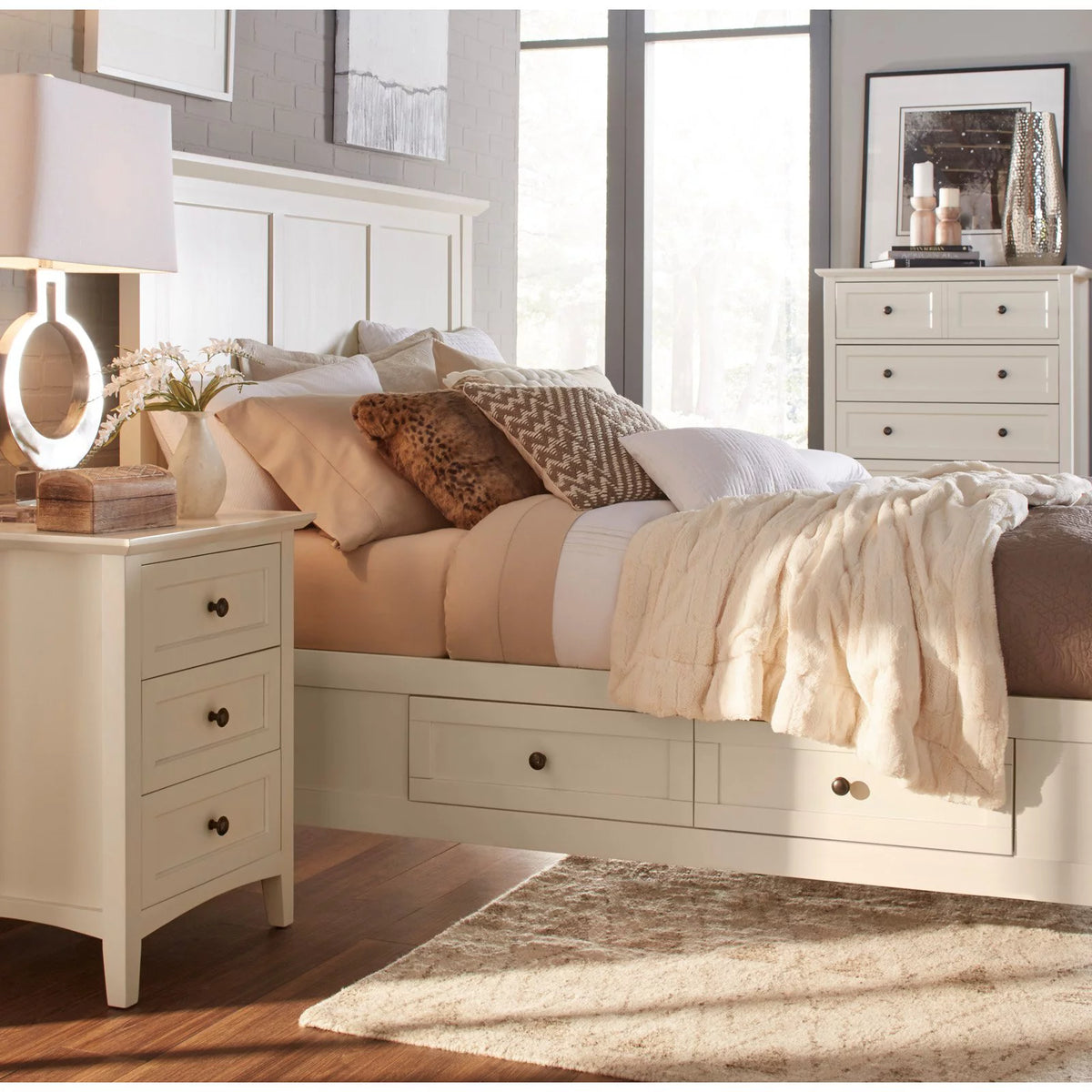 Black 3 Drawer Nightstand V5298