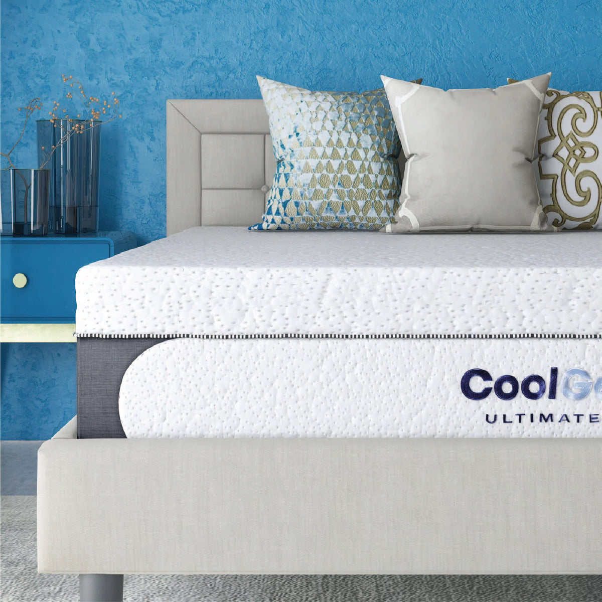 Queen Gel Memory Foam Mattress with 2 Pillows X730