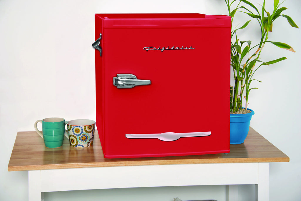 Retro Mini Bar Refrigerator C609